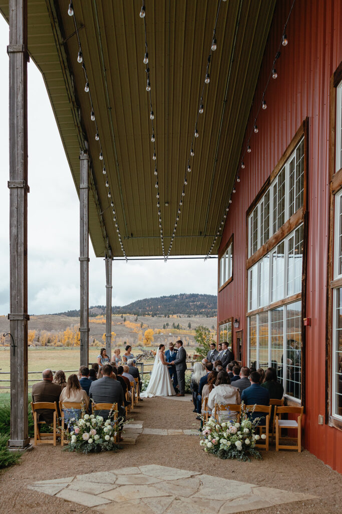 Ceremony flowers at Diamond Cross Ranch wedding by Dandelion Floral